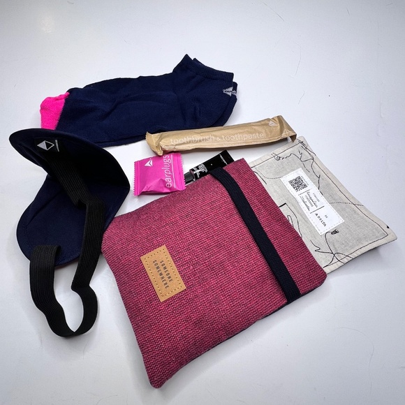 Delta Air Lines One Amenity Kit Someone Somewhere - Picture 7 of 9